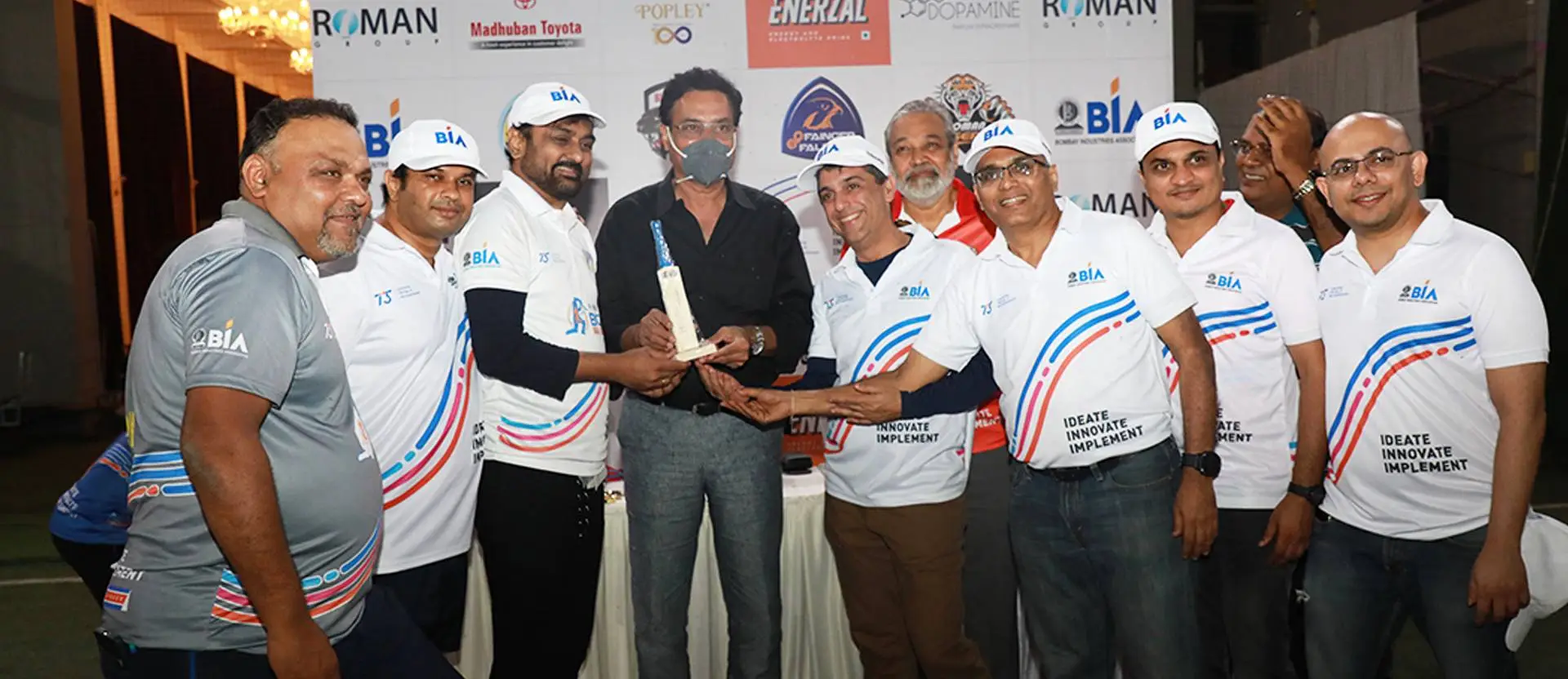 Mr. Sunil Gavaskar with Nevil Sanghvi, office bearer team, and other BIA members - Roman BIA Cricket League organised by Bombay Industries Association BIA under the Presidency of Mr. Nevil Sanghvi